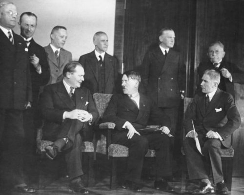 Am 30. Januar 1933 wurde Adolf Hitler zum Reichskanzler des neuen "Hitler-Kabinetts" berufen