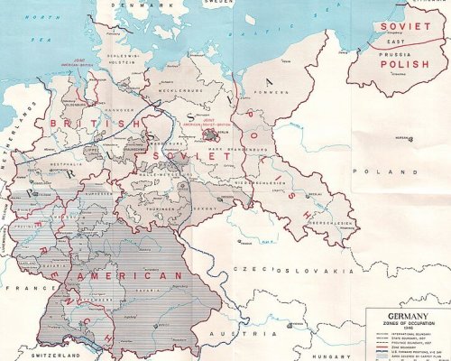 Von 1945 bis 1949 war Deutschland aufgeteilt in vier Besatzungszonen. Die Übergangsregierung übernahm der "Alliierte Kontrollrat"